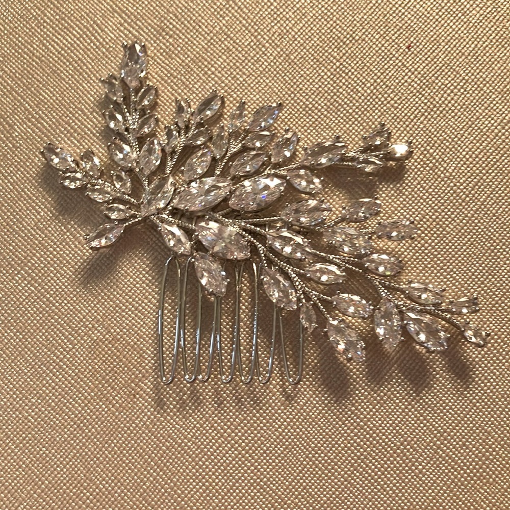Fine silver plated cubic zirconia hair piece